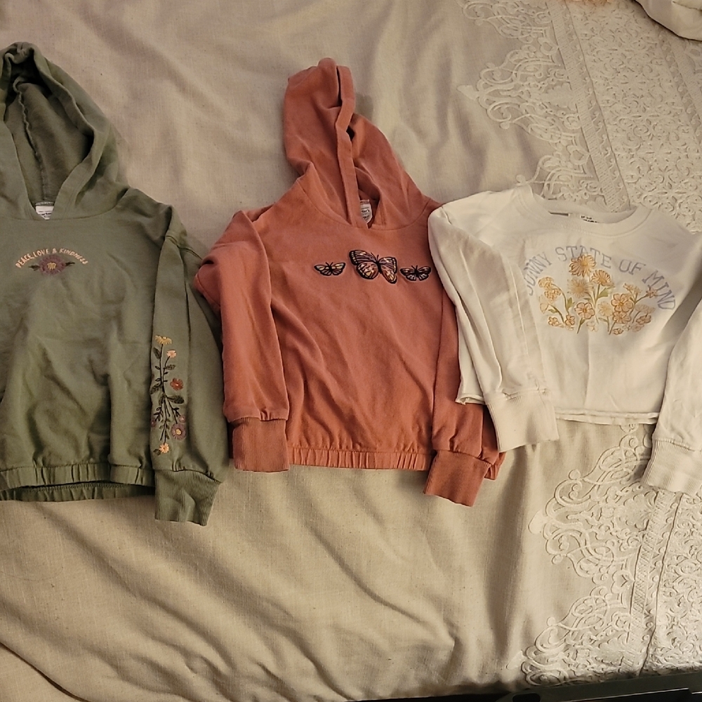 Set of Three Graphic Hoodies Amd Crop Sweaters - Green, Pink, and White, Size 7